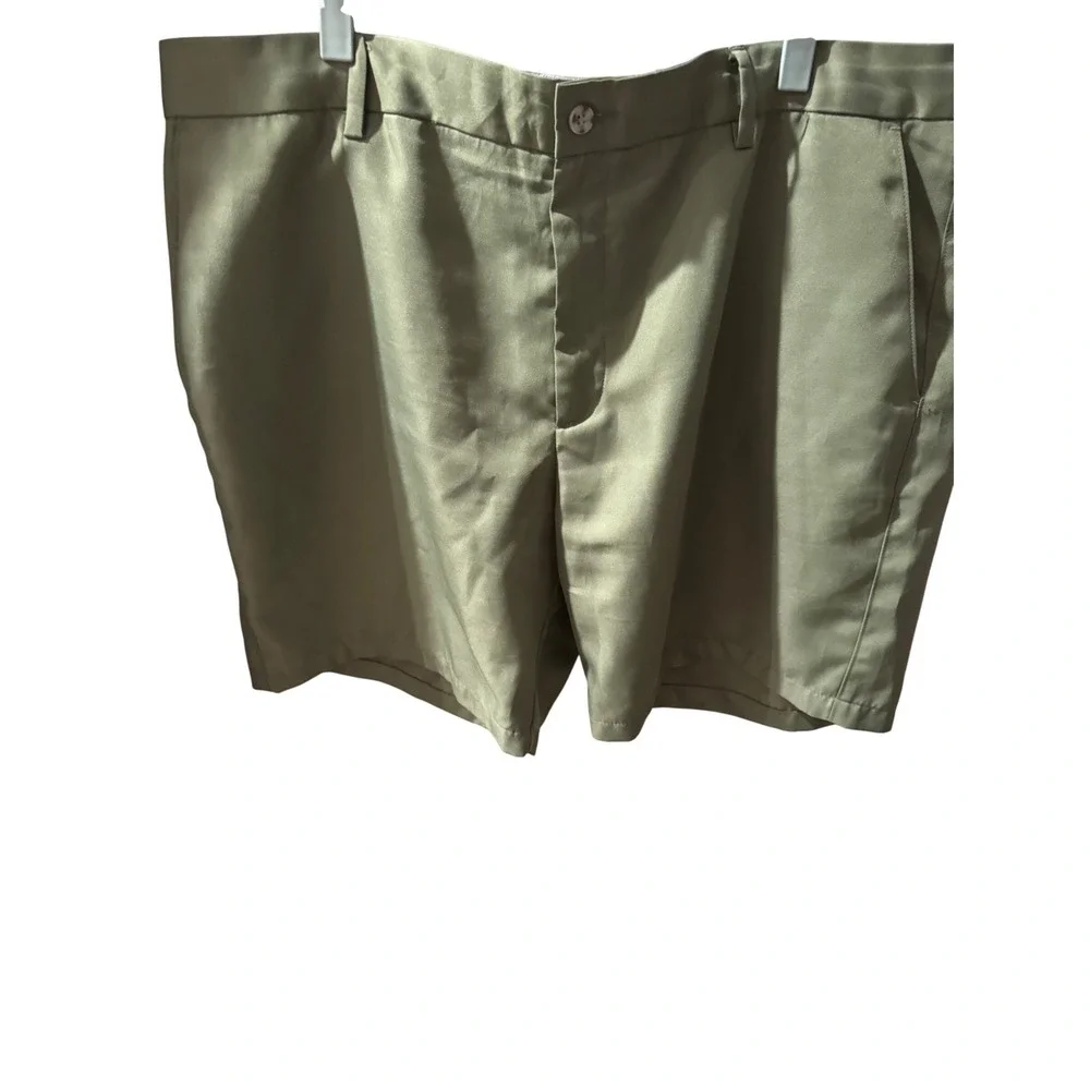 Onward Reserve Performance Khaki Shorts Mens Size 42‎ Flat Front Golf Casual